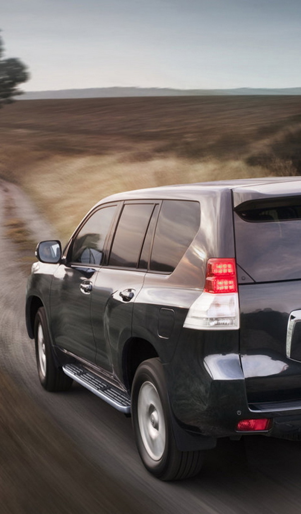 Тойота Ленд Крузер  уходя в даль