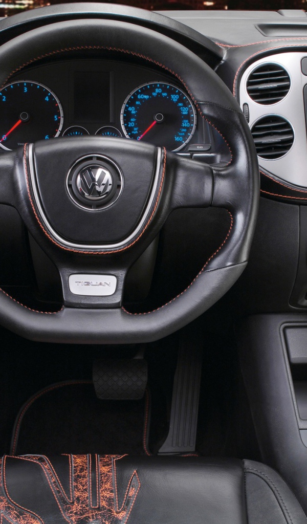 Кожаный салон автомобиля