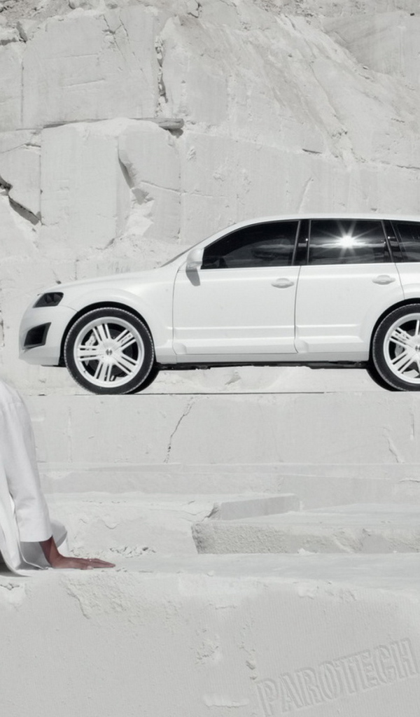 Parotech Sony Volkswagen Touareg среди каменных утесов