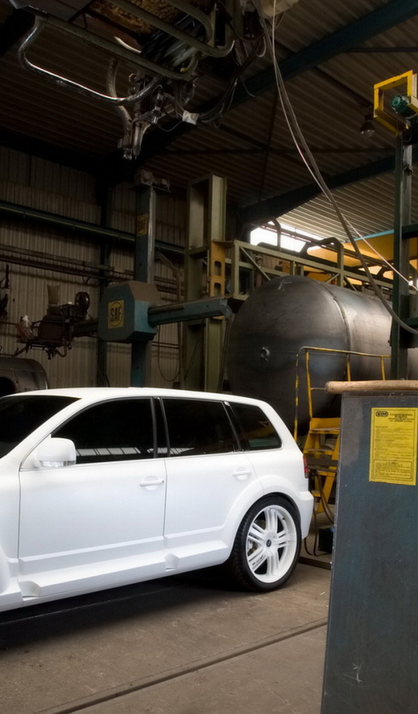 Белоснежный Волксваген Тоурег