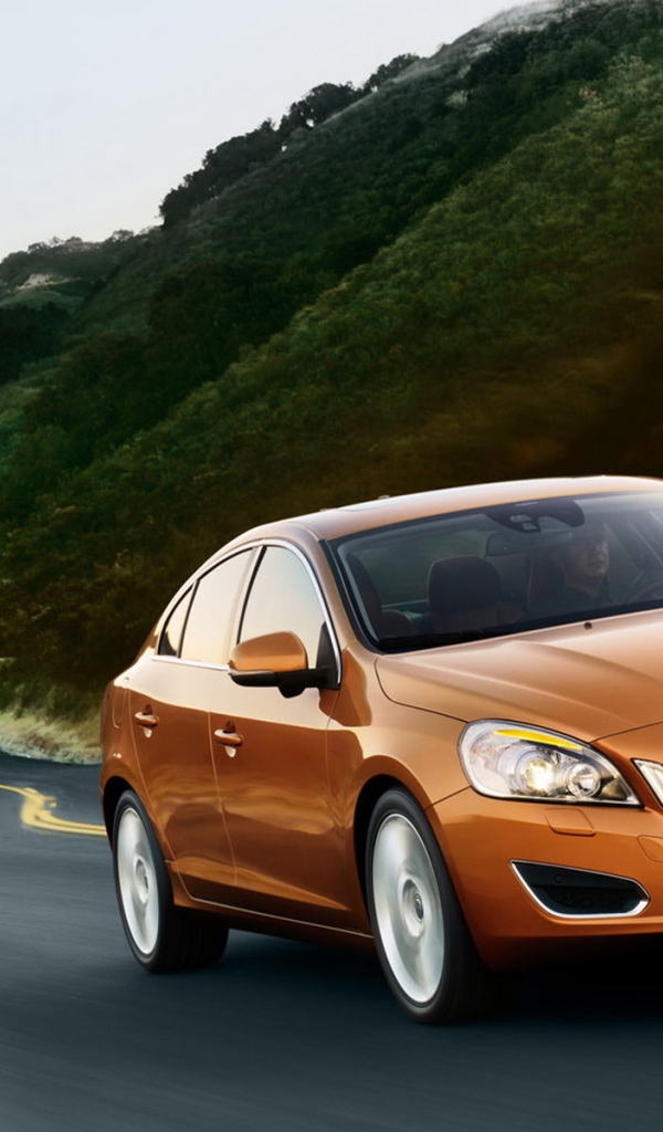 Volvo S60 направляясь в горы