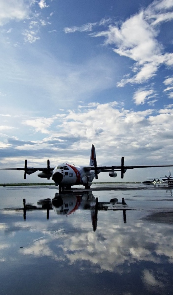 Самолеты на взлетной полосе