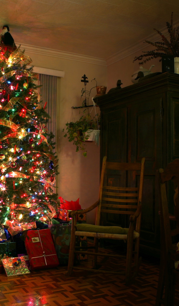 Подарки под елкой