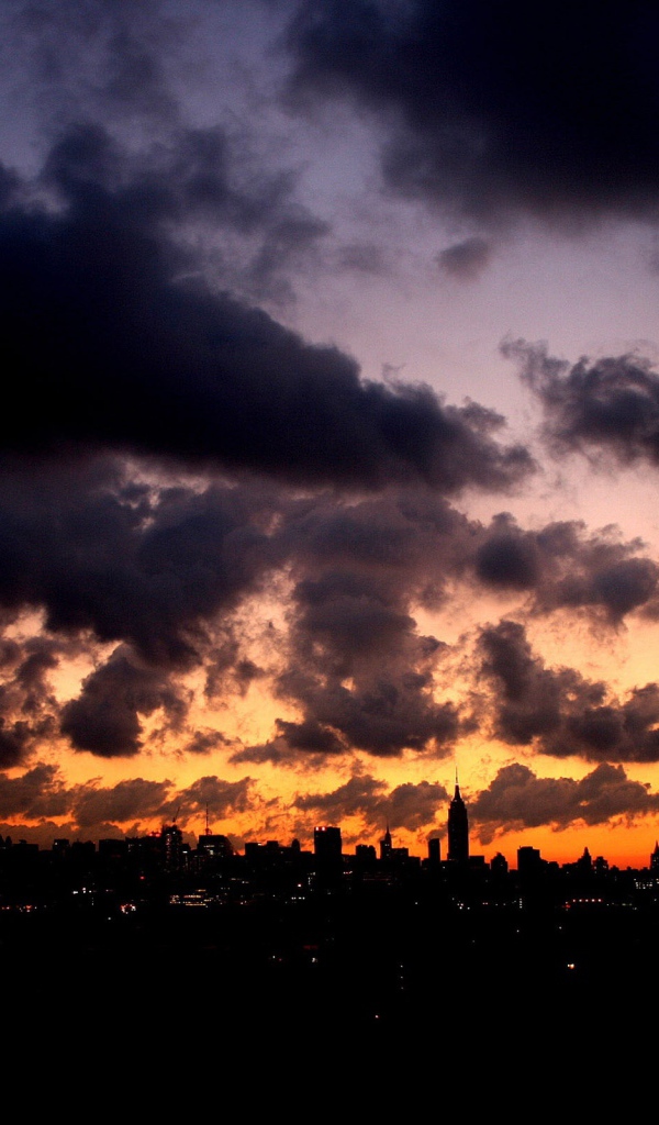 Поздний городской вечер