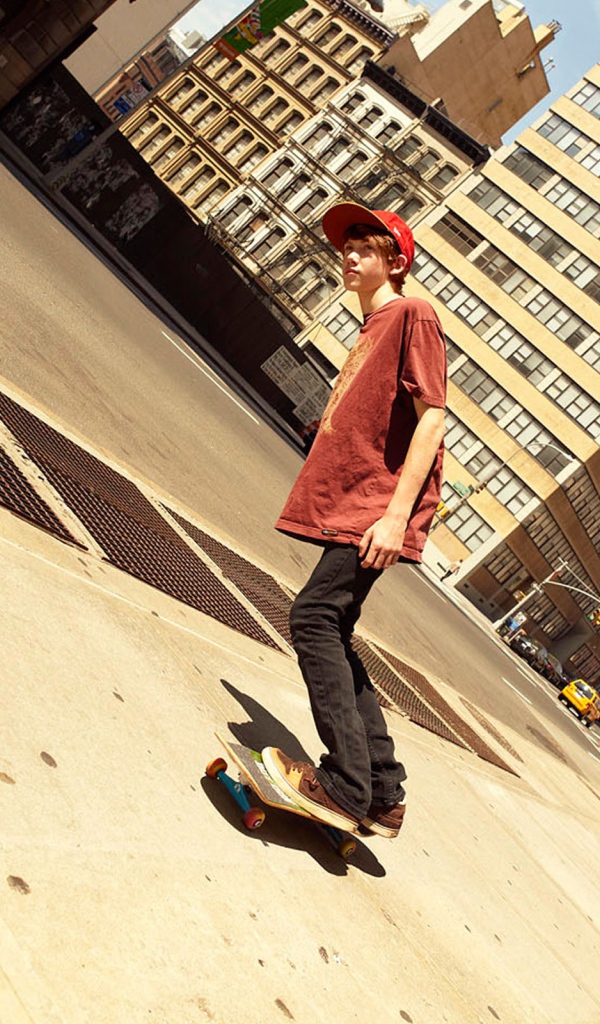 Уличный скейтер