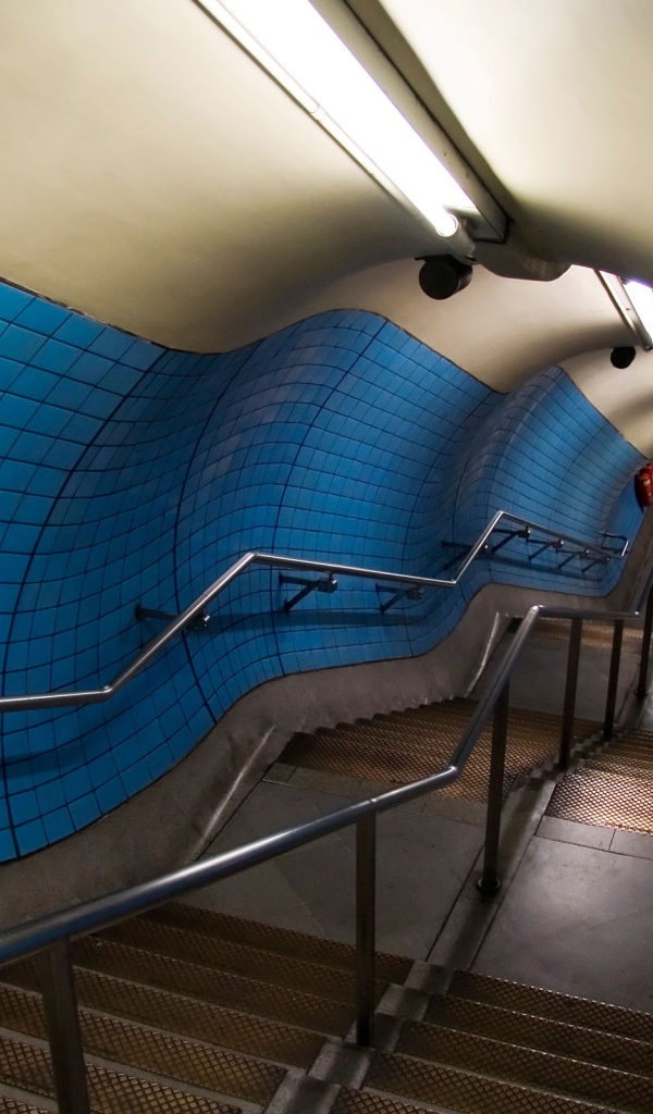 Спуск в метро