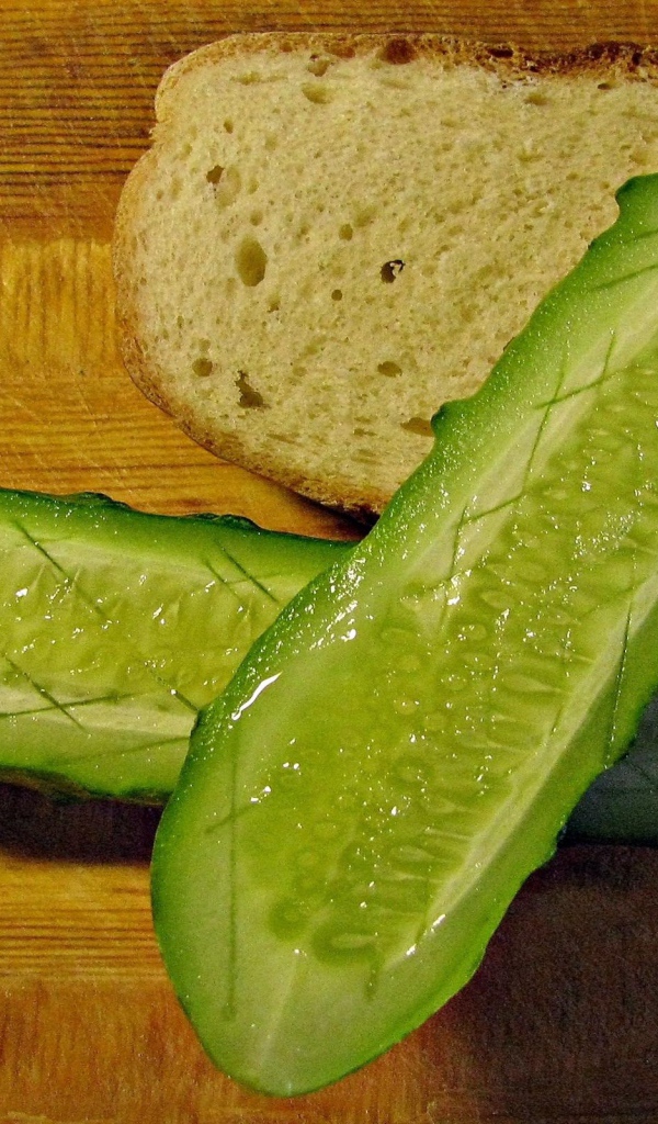 Хлеб с огурцом