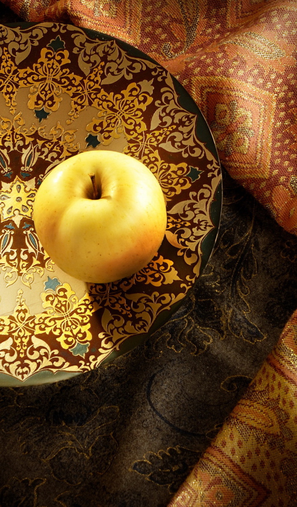 Яблочко на тарелочке