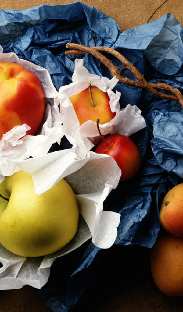 Персики и яблоки