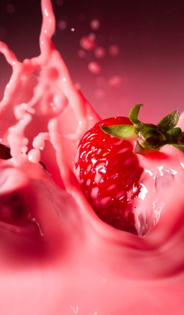 Клубничный молочный коктейль