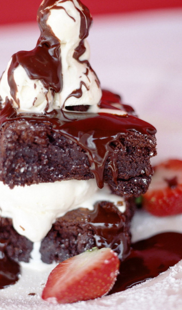 Шоколадно-клубничный десерт