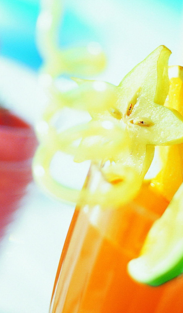 Коктейли с кусочками фруктов