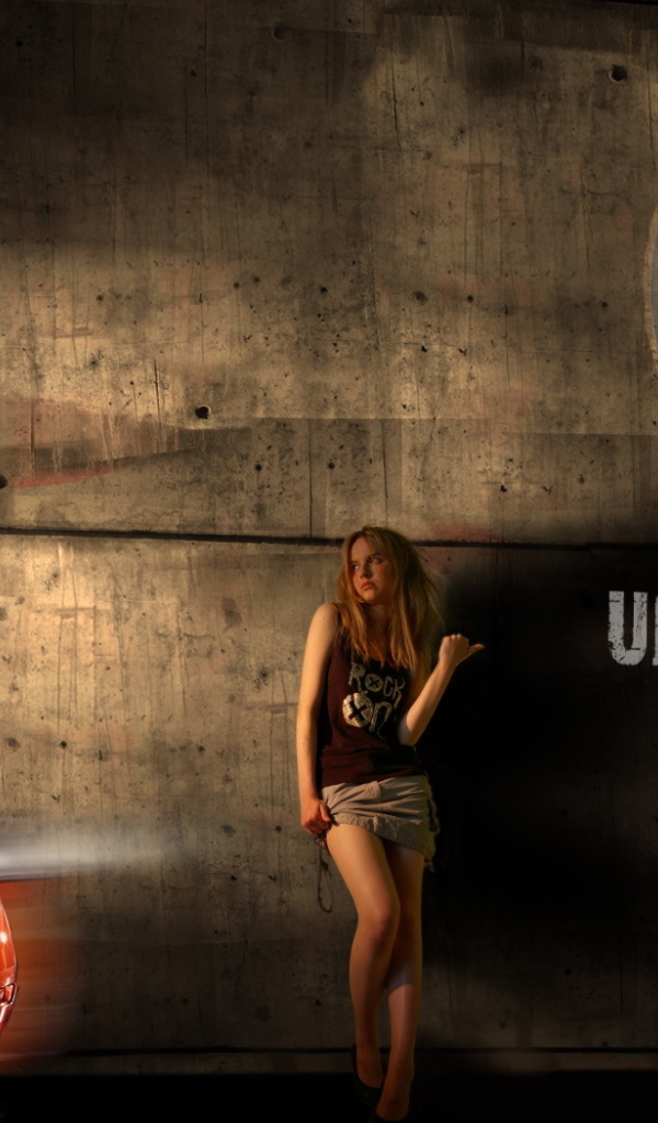 Голосующая девушка