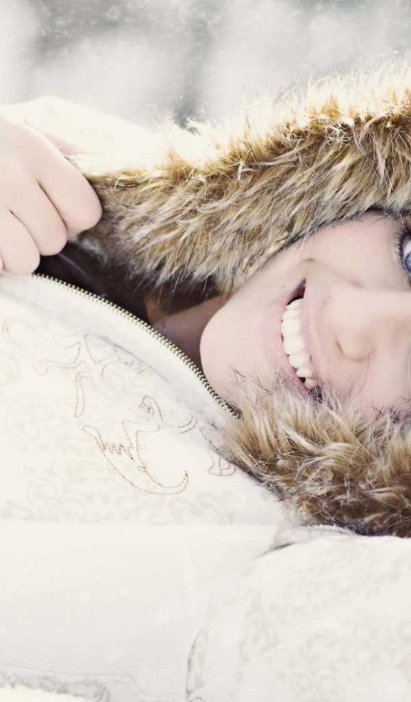 Девушка на снегу