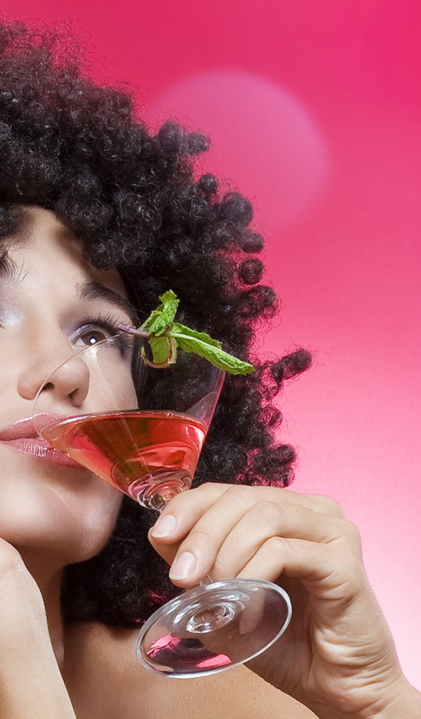 Девушка с кудряшками