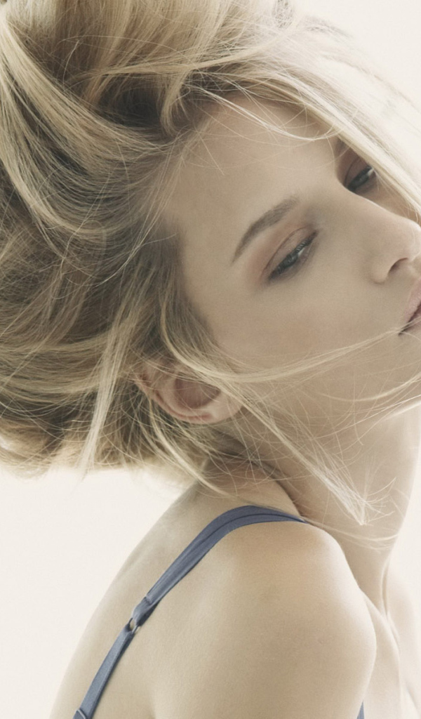 Нежная девушка