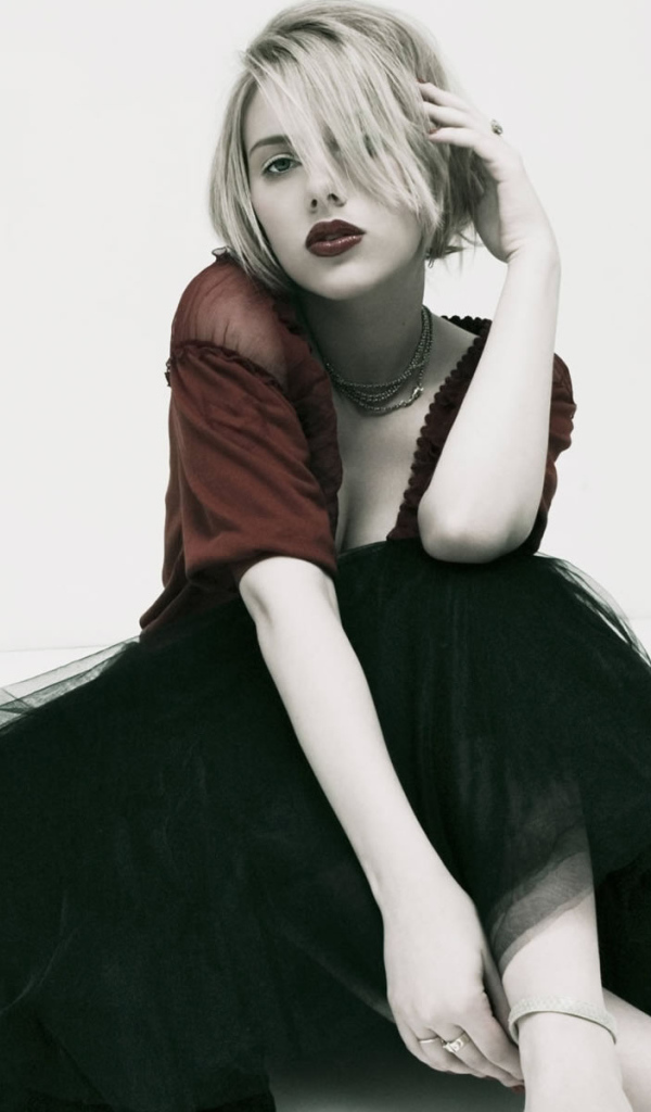 Скарлет Йохансон в платье