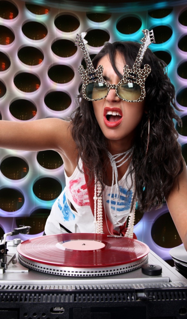 Девушка ДиДжей