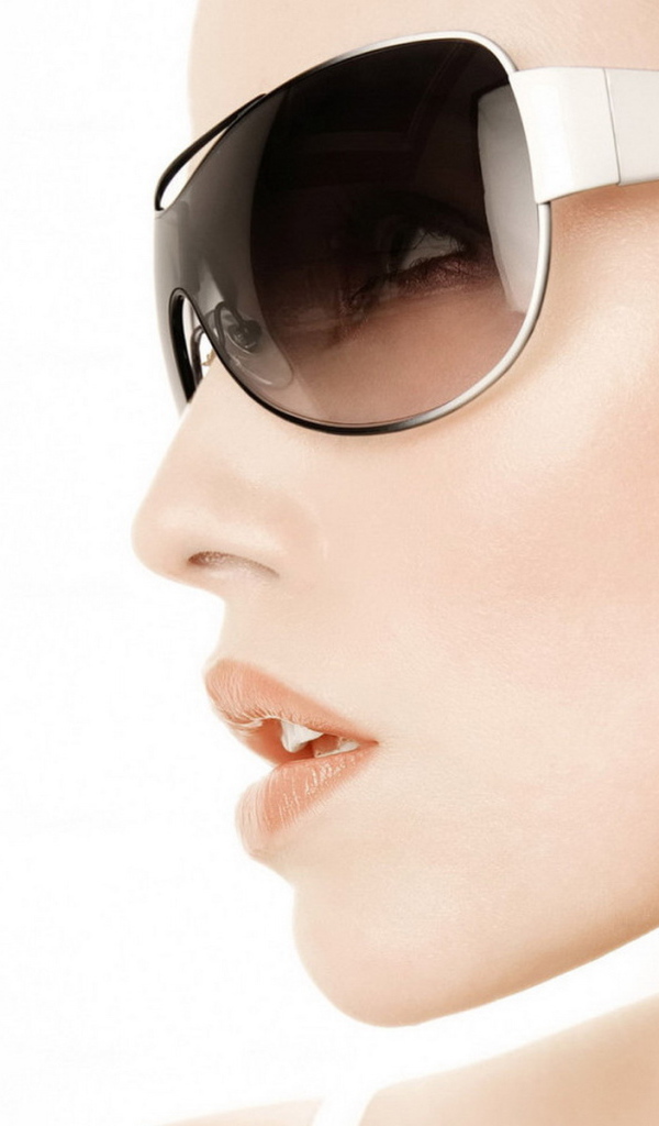 Девушка в очках