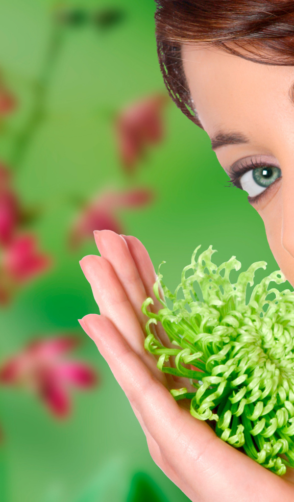 Девушка с необычным цветком