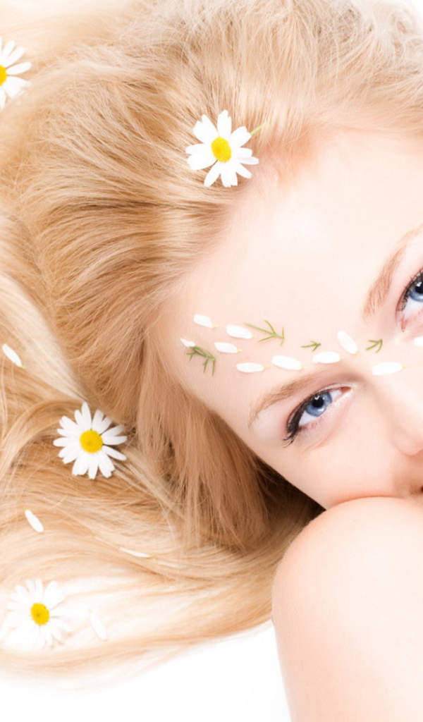 С ромашками в волосах