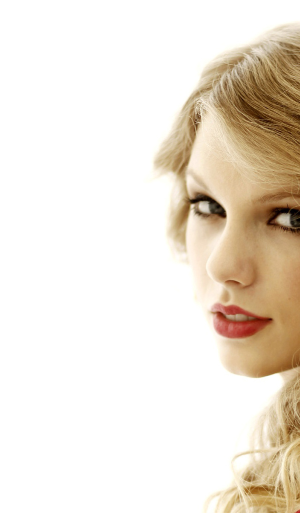 Белокурая модель Тэйлор Свифт