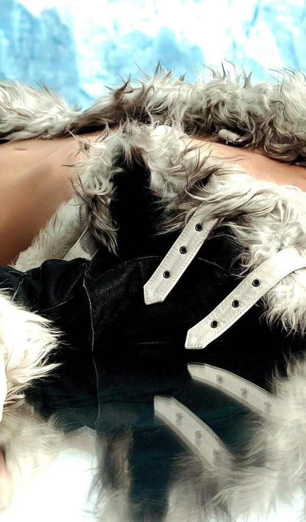 Флоренсиа Салвиони в меховой шубке