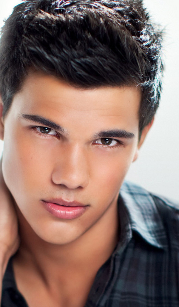 Тэйлор Лотнер