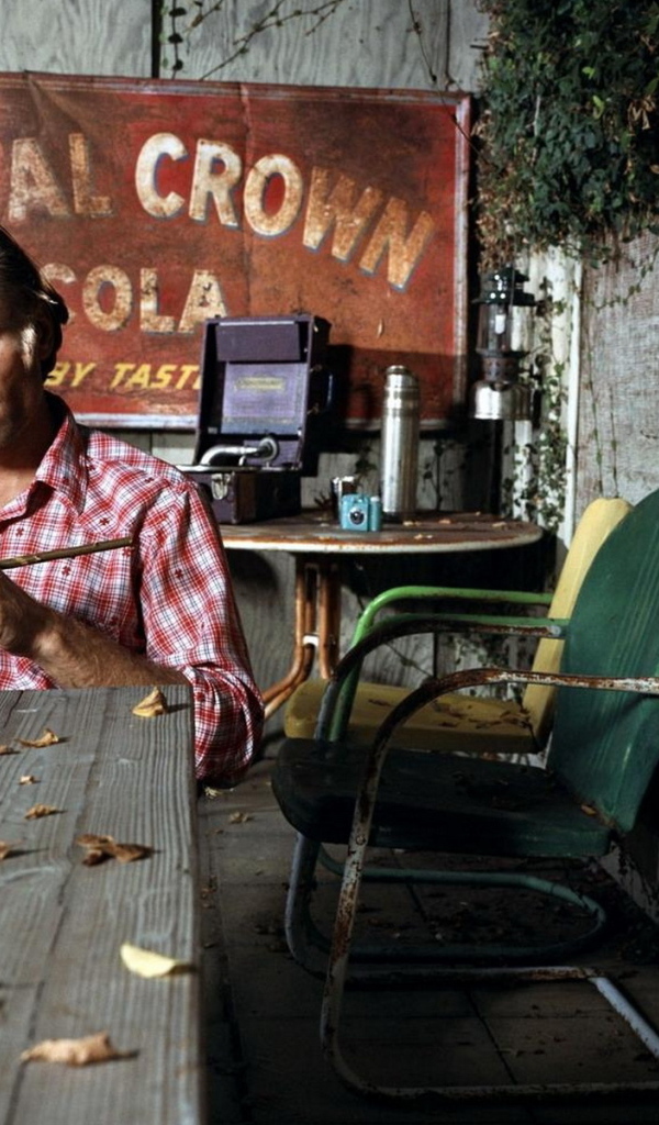 Вигго Мортенсен на летней веранде