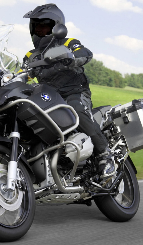 BMW R 1200 за городом