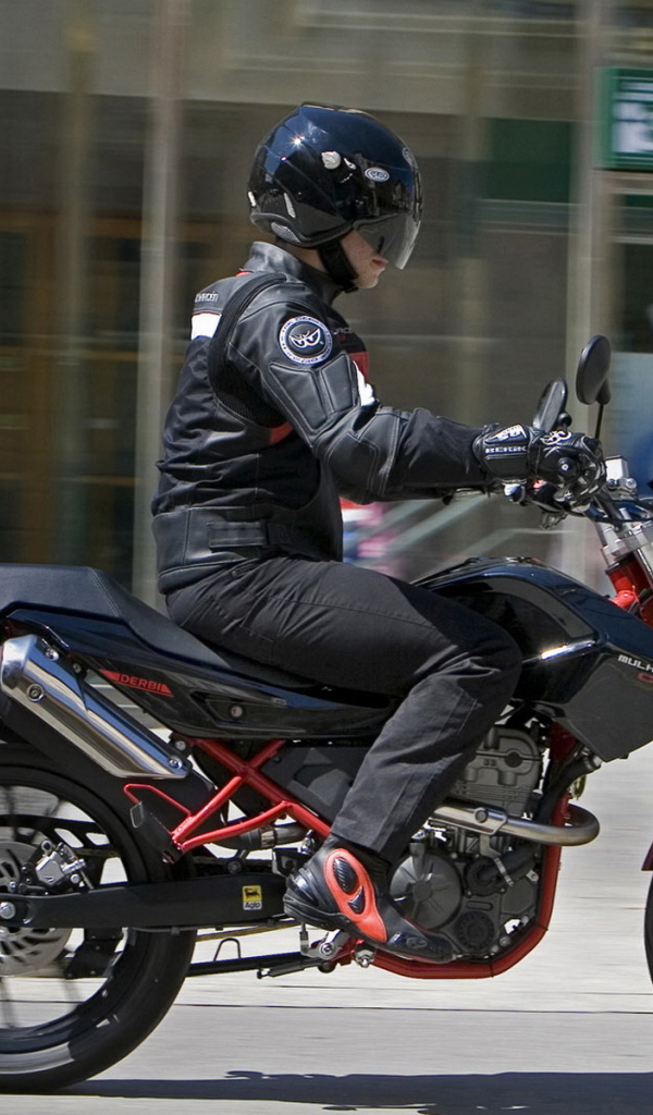 Дерби Мулачен в движении