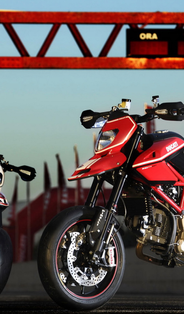 Ducati Hypermotard 1100evo