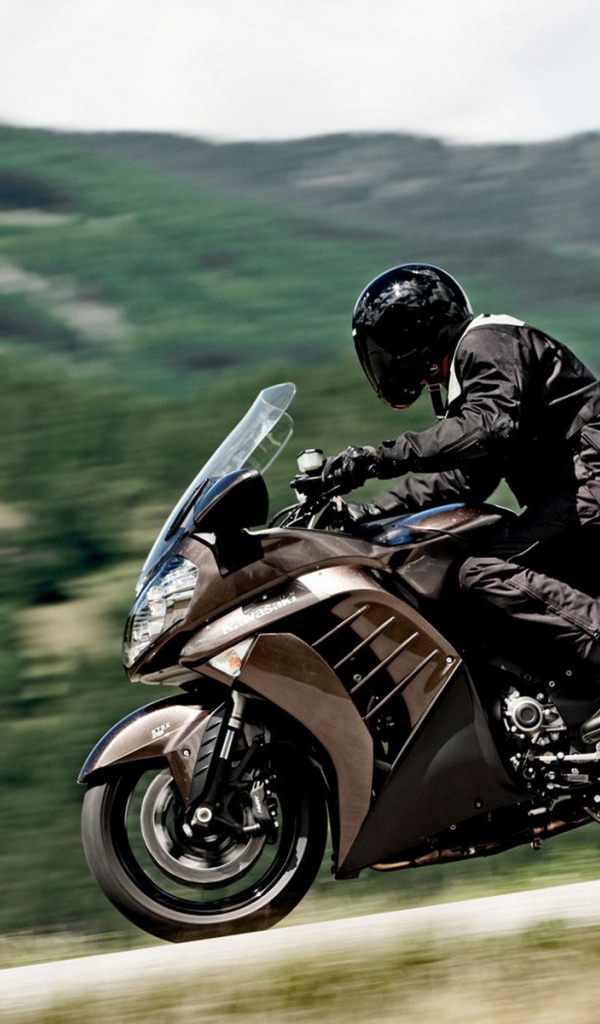 Кавасаки 1400 GTR по дороге