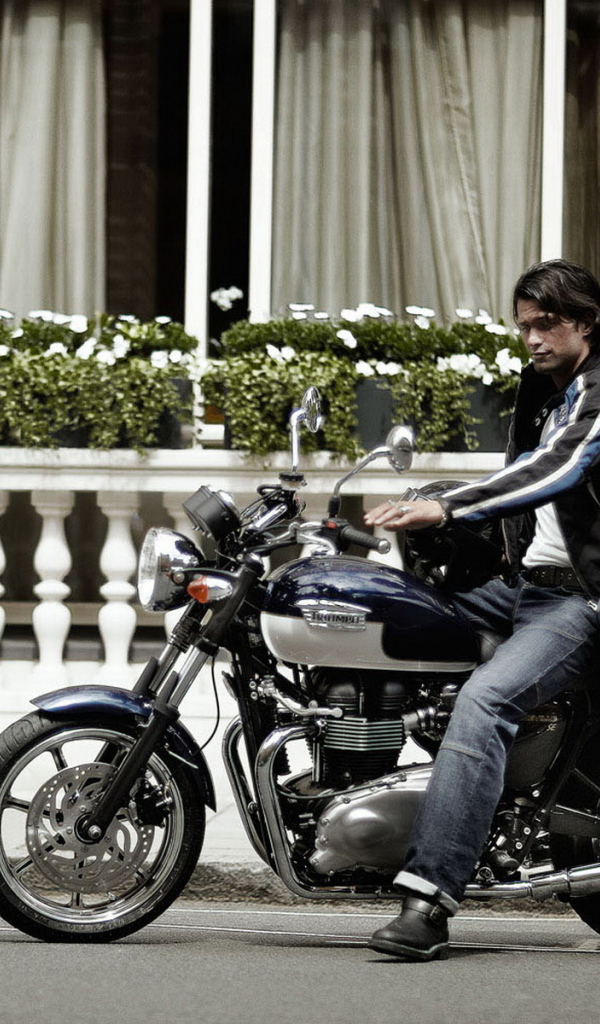 Совершенство классики в Триумф Бонневелли