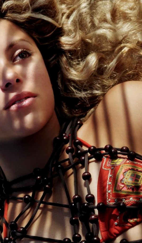 Шакира на пляже