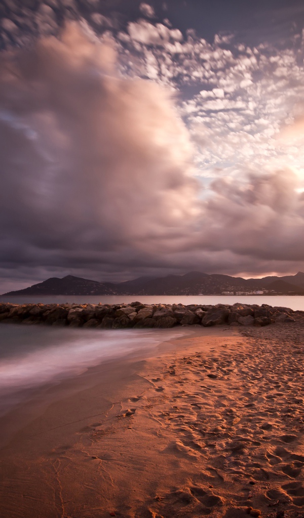 Вечер на Каннском пляже Франция