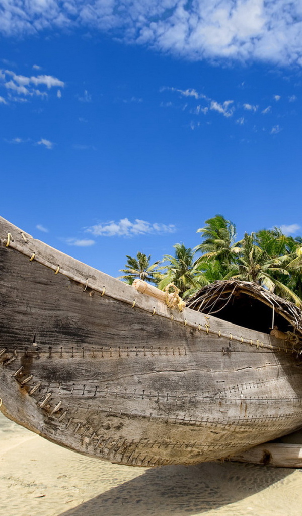 Каноэ на пляже