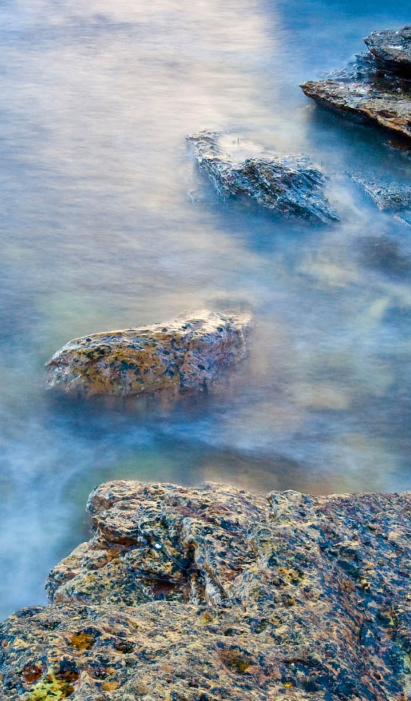 Каменистый берег