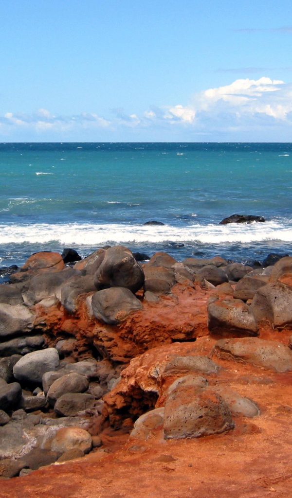 Каменистый берег