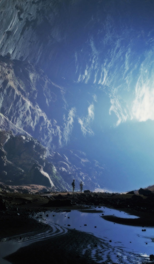 Огромная пещера в горах