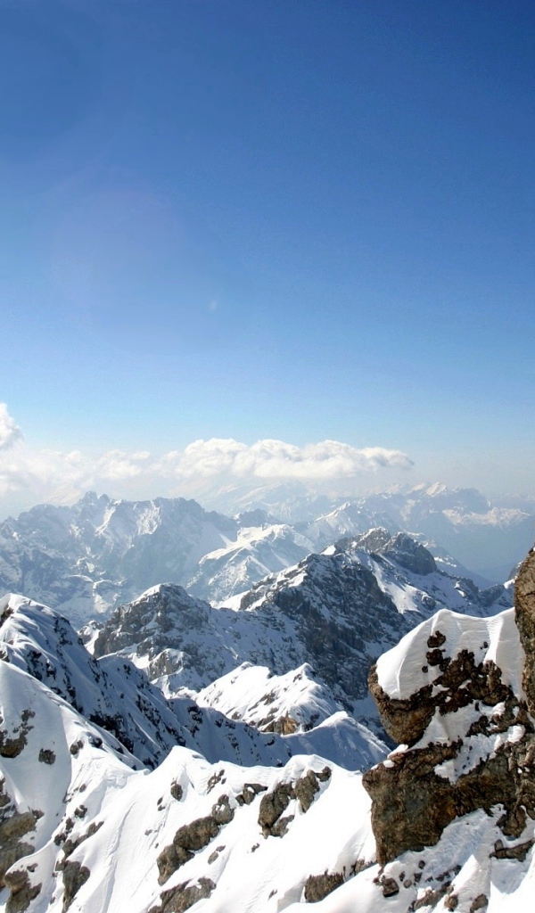 На вершине горной гряды