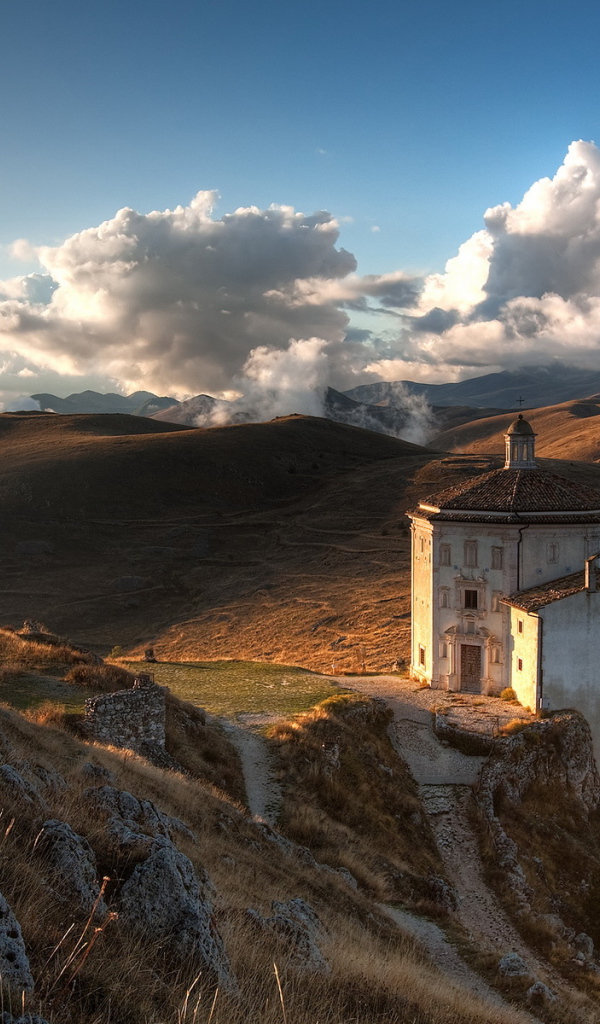 Церковь среди гор