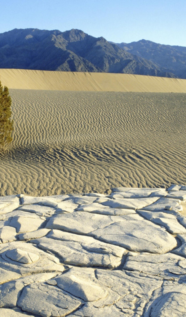 Горы в пустыне
