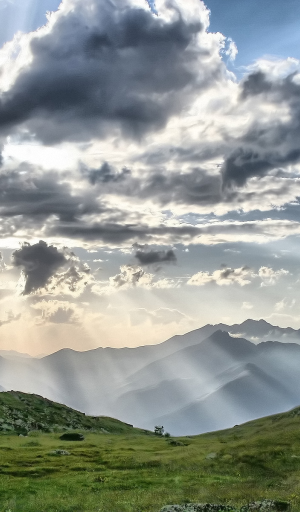 Горы на горизонте