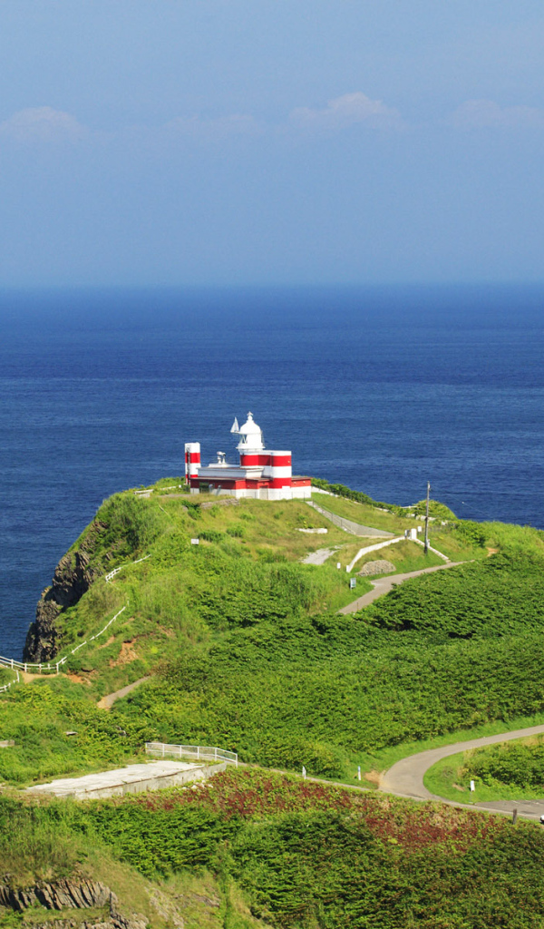 Маяк на берегу