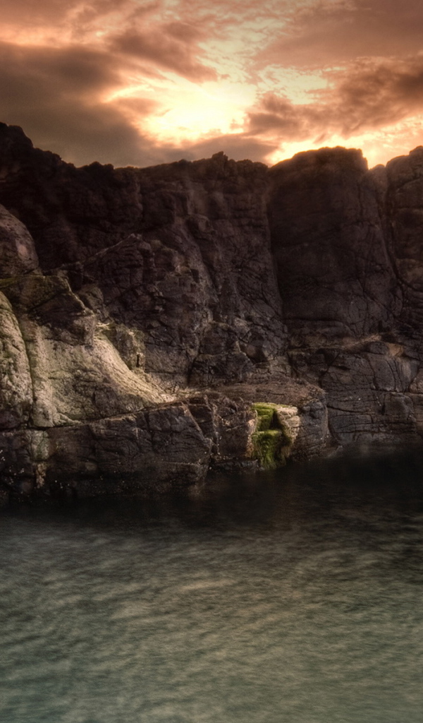 Высокий скальный берег