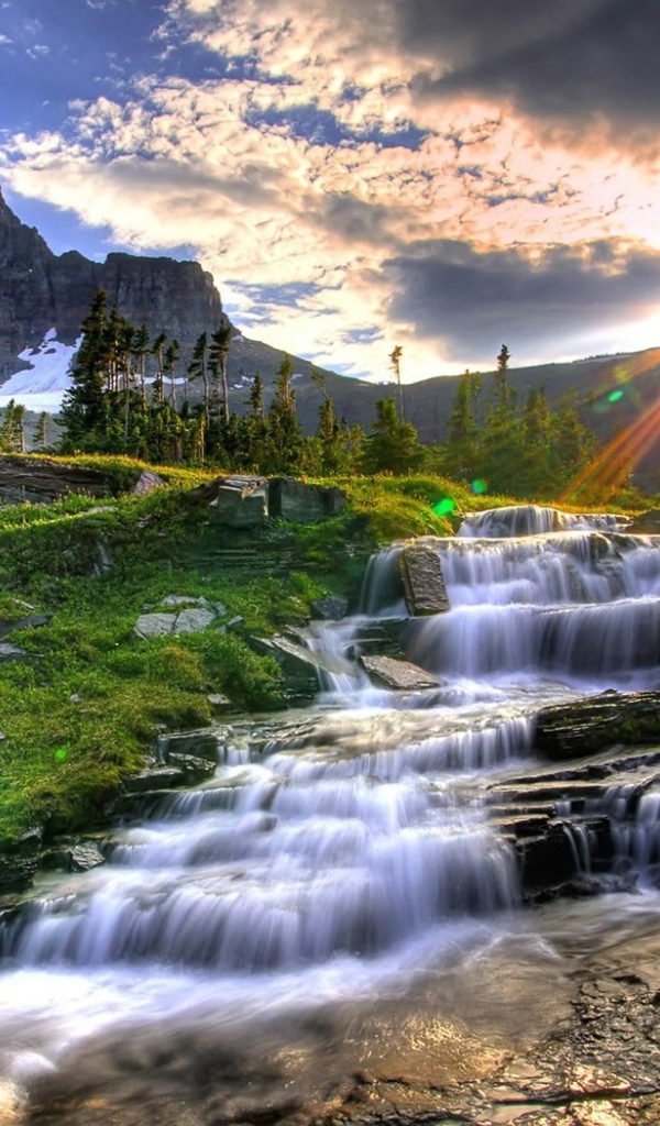 Горы и ручей