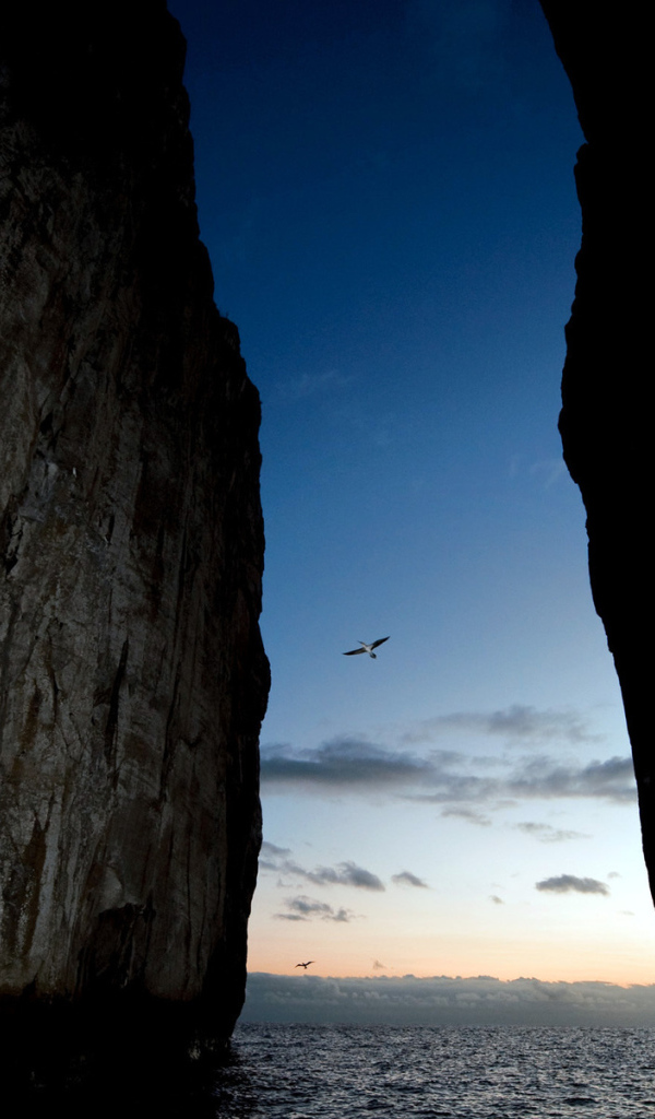 Скалы и море