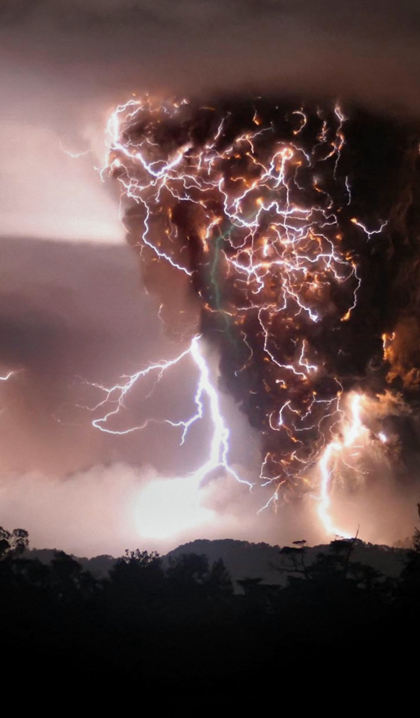 Вулкан Chaiten в Чили