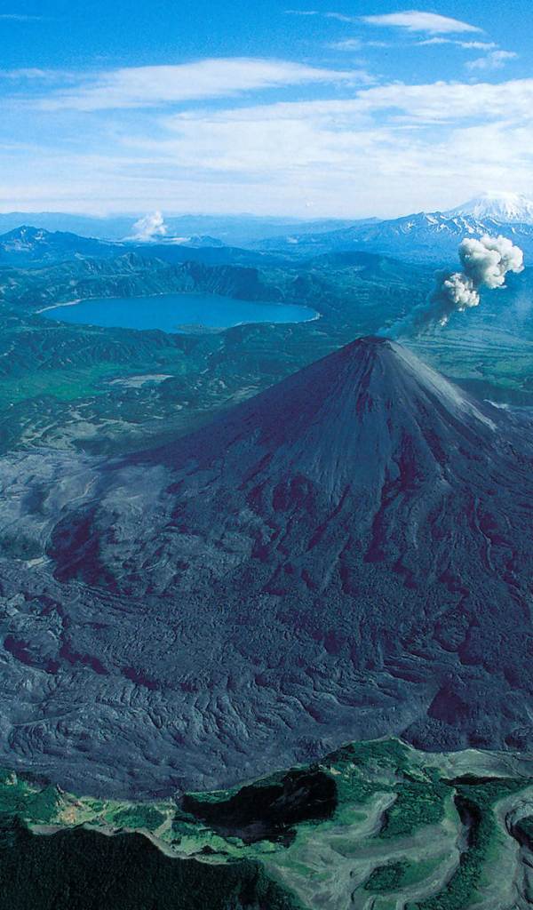 Огромный вулкан
